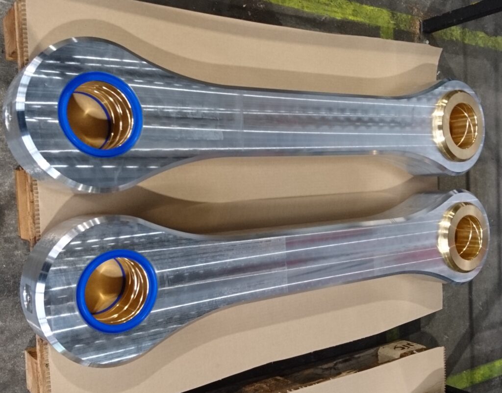 Bielles usinées avec bagues en bronze
